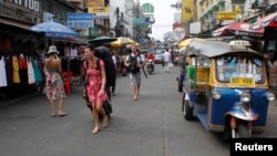 Bangkok là nơi có nhiều người Việt sang Thái bằng thị thực du lịch, sau đó ở lại làm việc bất hợp pháp. 