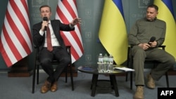 Cố vấn An ninh Quốc gia Mỹ Jake Sullivan họp báo cùng Chánh văn phòng của Tổng thông Ukraine Andriy Yermak, ở Kyiv, 20/3/2024. (Genya SAVILOV/AFP)