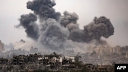 Khói đen bốc lên ở Dải Gaza hôm 29/10 trong bối cảnh xung đột giữa Israel và Hamas tiếp diễn.