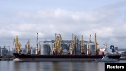 Tàu bè chở ngũ cốc đi từ cảng Odessa của Ukraine trên bờ BIển Đen