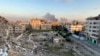 غزہ شہر میں لی گئی ایک تصویر میں 20 فروری 2024 کو اسرائیل اور فلسطینی عسکریت پسند گروپ حماس کے درمیان جاری لڑائی کے دوران، تباہ شدہ عمارتوں کا ملبہ اور پس منظر میں دھواں اٹھتے دکھایا گیا ہے۔ (تصویر اے ایف پی)
