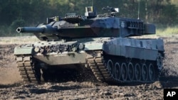 Xe tăng Leopard 2 của Đức.