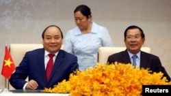 Thủ tướng Campuchia Hun Sen và Thủ tướng Việt Nam Nguyễn Xuân Phúc
