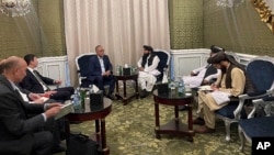 دوحہ میں افغانستان پر اقوام متحدہ کے زیر اہتمام کانفرنس کے موقع پر افغان وفد نے متعدد ممالک کے وفود سے ملاقات کی۔ یہ تصویر ازبکستان کے وفد سے ملاقات کی ہے۔ 30 جون 2024