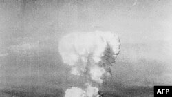 جاپان کے شہر ہیروشیما پر گرائے جانے والے ایٹم بم کا دھماکہ 