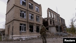 Một ngôi nhà bị phá hủy ở thành phố Avdiivka.