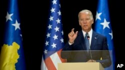 Phó Tổng thống Mỹ Joe Biden phát biểu trong một cuộc họp báo chung với Tổng thống Kosovo ở Pristina, Kosovo, ngày 17/8/2016.