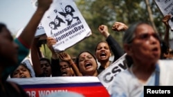 خواتین کے لئے مساوی حقوق کا مطالبہ کرنے والی خواتین