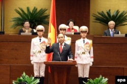 Ông Nguyễn Xuân Phúc chính thức được Quốc hội công nhận chức vụ mới hôm 7/4.