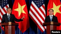 Tổng thống Obama phát biểu trong cuộc họp báo chung với Chủ tịch nước Việt Nam Trần Đại Quang, ngày 23/5/2016.