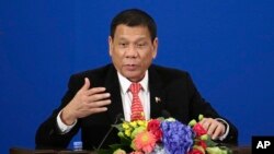Tổng thống Philippines Rodrigo Duterte phát biểu tại Diễn đàn đầu tư Thương mại Philippines-Trung Quốc tại Đại lễ đường Nhân dân ở Bắc Kinh, ngày 20 tháng 10 năm 2016.