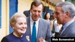 Ngoại trưởng Hoa Kỳ Madeleine Albright, Viên chức Chính trị Ted Osius, và Đại sứ Pete Peterson, tại lễ động thổ xây tòa Tổng Lãnh sự Hoa Kỳ tại thành phố Hồ Chí Minh tháng 6/1997.