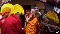 Trung Quốc xem Đức Đạt Lai Lạt Ma là một phần tử ly khai dù Ngài khẳng định chỉ mưu tìm một nền tự trị đúng nghĩa cho Tây Tạng.