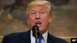 Tổng thống Donald Trump phát biểu tại Phòng Roosevelt, Tòa Bạch ốc ngày 2/8/2017 về luật giảm di dân nhập cư hợp pháp.