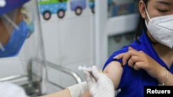 Tiêm vaccine ngừa COVID-19 ở Việt Nam.