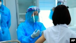 Một điểm tiêm vắc-xin ở Hà Nội.