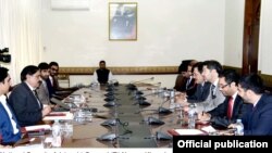 افغانستان کے نائب وزیر خارجہ کی قیادت میں افغان وفد پاکستان کے قومی سلامتی مشیر ناصر خان جنجوعہ سے ملاقات کر رہا ہے