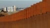 Tường biên giới giải quyết được vấn đề di dân tới đâu?