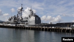 Chiến hạm Mỹ USS Shiloh (CG-67) đậu tại một cảng dọc Vịnh Subic, phía bắc Manila, Philippines.