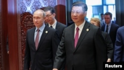 Tổng thống Nga Vladimir Putin gặp Chủ tịch Trung Quốc Tập Cận Bình.