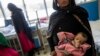 افغانستان میں اقوامِ متحدہ نے طبی عملے کو تنخواہیں دینا شروع کر دیں