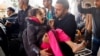 خان یونس کے نصر اسپتال پر ایک اسرائیلی حملے میں زخمی فلسطینی بچی ، فوٹو ڑائٹرز 20 نومبر 2023