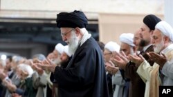 Giáo chủ Ayatollah Ali Khamenei của Iran đe doạ sẽ đáp trả cuộc tấn công sứ quán của Israel