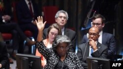 اوام متحدہ میں امریکی سفیر لنڈا تھامس گرین فیلڈ اسرائیل اور غزہ کی صورت حال پر سلامتی کونسل کی قرارداد پر ووٹ دے رہی ہیں