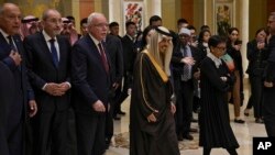  پانچ عرب اور اسلامی ملکوں کے وزرائے خارجہ کا غزہ جنگ بندی کی کوششوں کے لیے چین کا دورہ ، فوٹو اے پی ، 20 نومبر 2023