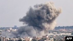 Những đám khói cuồn cuộn bốc lên sau một vụ nổ trong cuộc oanh kích của Israel ở Rafah ở phía nam Dải Gaza, ngày 18 tháng 10 năm 2023.