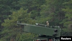 Hệ thống Rốc-két Pháo binh Cơ động Cao (HIMARS) trong cuộc tập trận gần Liepaja, Latvia ngày 26/9/2022.