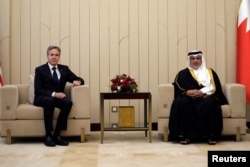 امریکی وزیر خارجہ انٹنی بلنکن بحرین کے ولی عہد شہزادہ سلمان بن حماد الخلیفہ کے ساتھ مناما میں ملاقات کر رہے ہیں فوٹو رائٹرز 13 اکتوبر 2023
