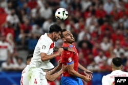 Maçta Türkiye’nin ilk golünü 51. dakikada Hakan Çalhanoğlu atarken, Çek Cumhuriyeti 66. dakikada Tomas Soucek’in attığı golle karşılık verdi.