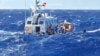 اٹلی کی کوسٹ گارڈ کی جانب سے چھ اگست کو جاری کی گئی تصویر، جس میں جزیرے لمپیڈوسا کے جنوب میں کی جانے والی امدادی کارروائی کا منظر دیکھا جا سکتا ہے، جس میں 57تارکین وطن کو زندہ اور تین کو مردہ حالت میں سمندر سے نکالا گیا۔ 